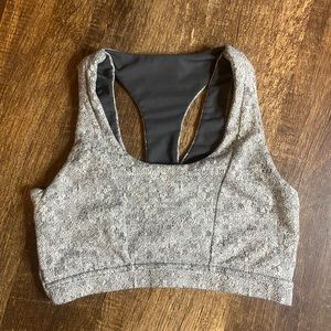GYMSHARK FLEUR TEXTURE SPORTS BRA GRAY LIKE NEW!